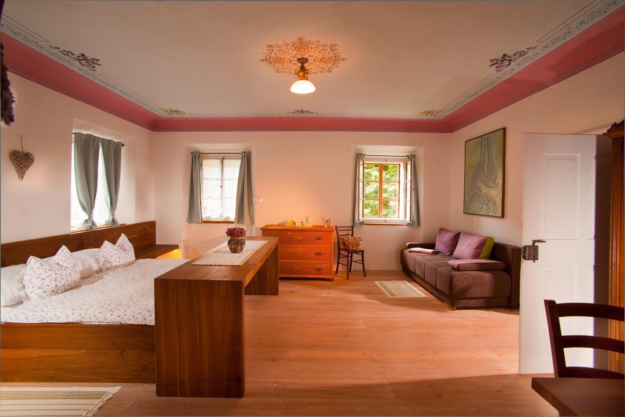 Juvanova Hisa - Apartments And Rooms Luce Екстер'єр фото