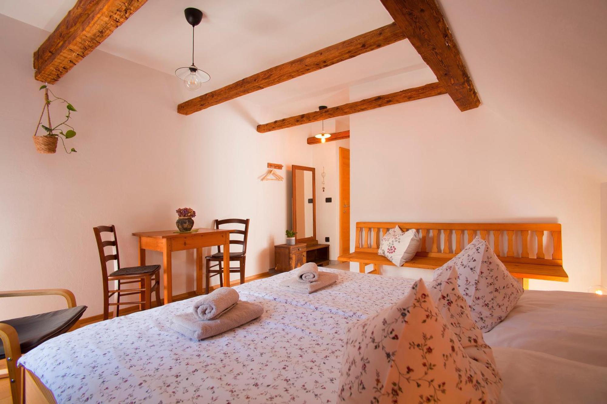 Juvanova Hisa - Apartments And Rooms Luce Екстер'єр фото