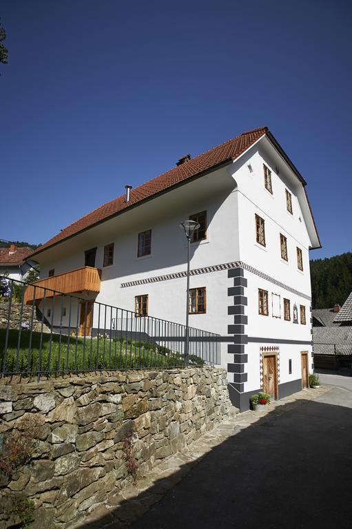 Juvanova Hisa - Apartments And Rooms Luce Екстер'єр фото